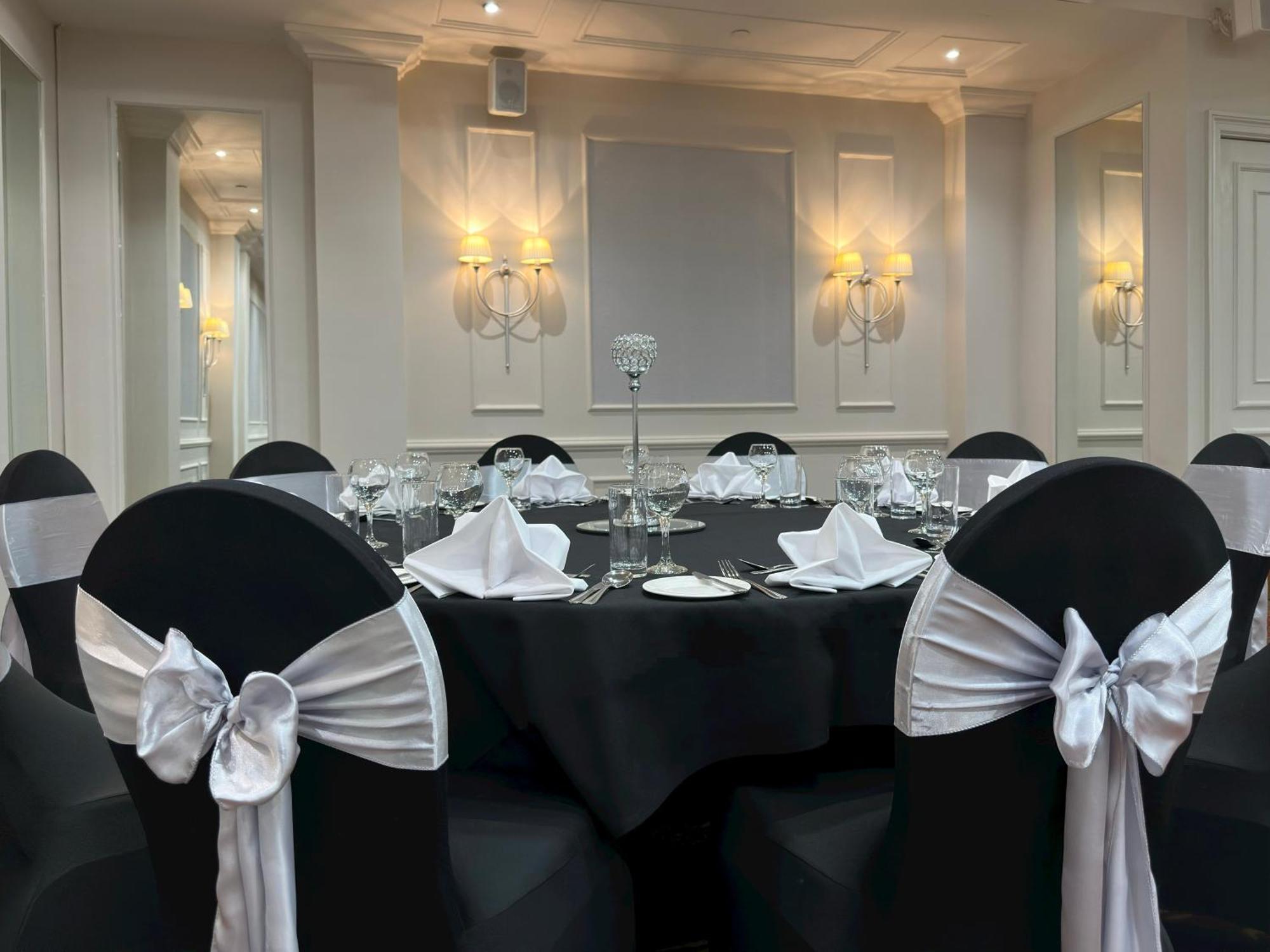 The Aberdeen Dyce Hotel Esterno foto
