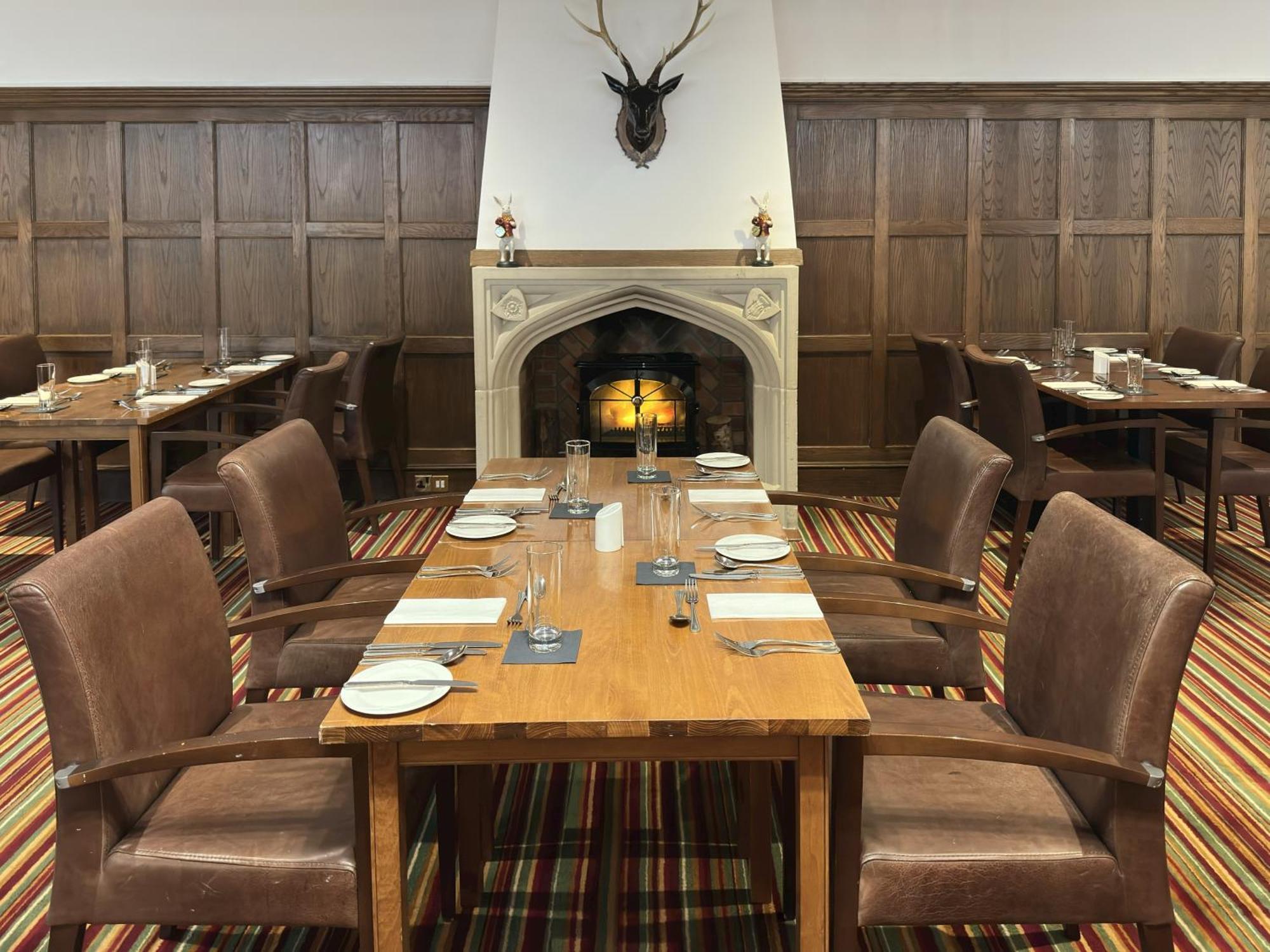 The Aberdeen Dyce Hotel Esterno foto