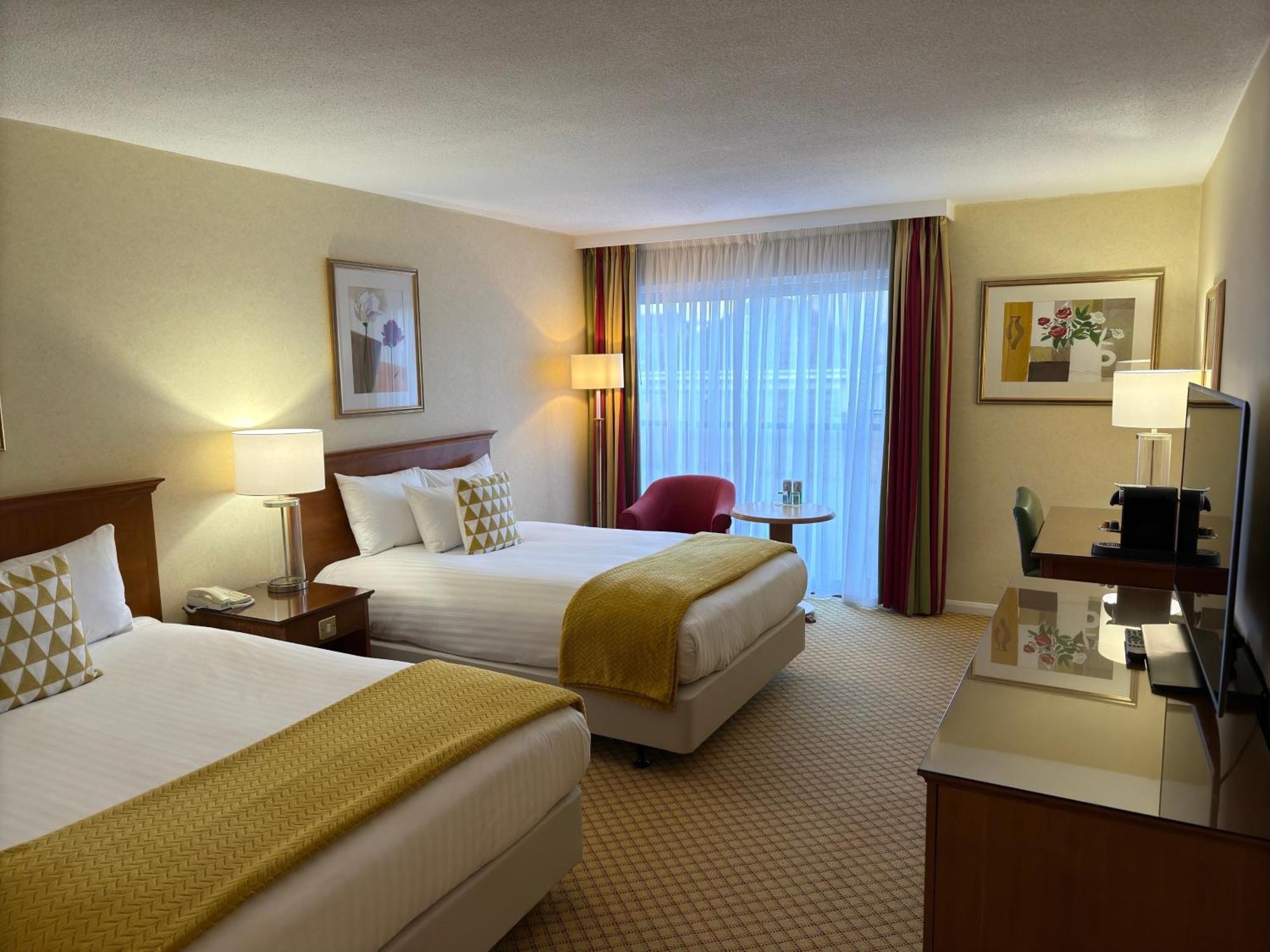 The Aberdeen Dyce Hotel Esterno foto