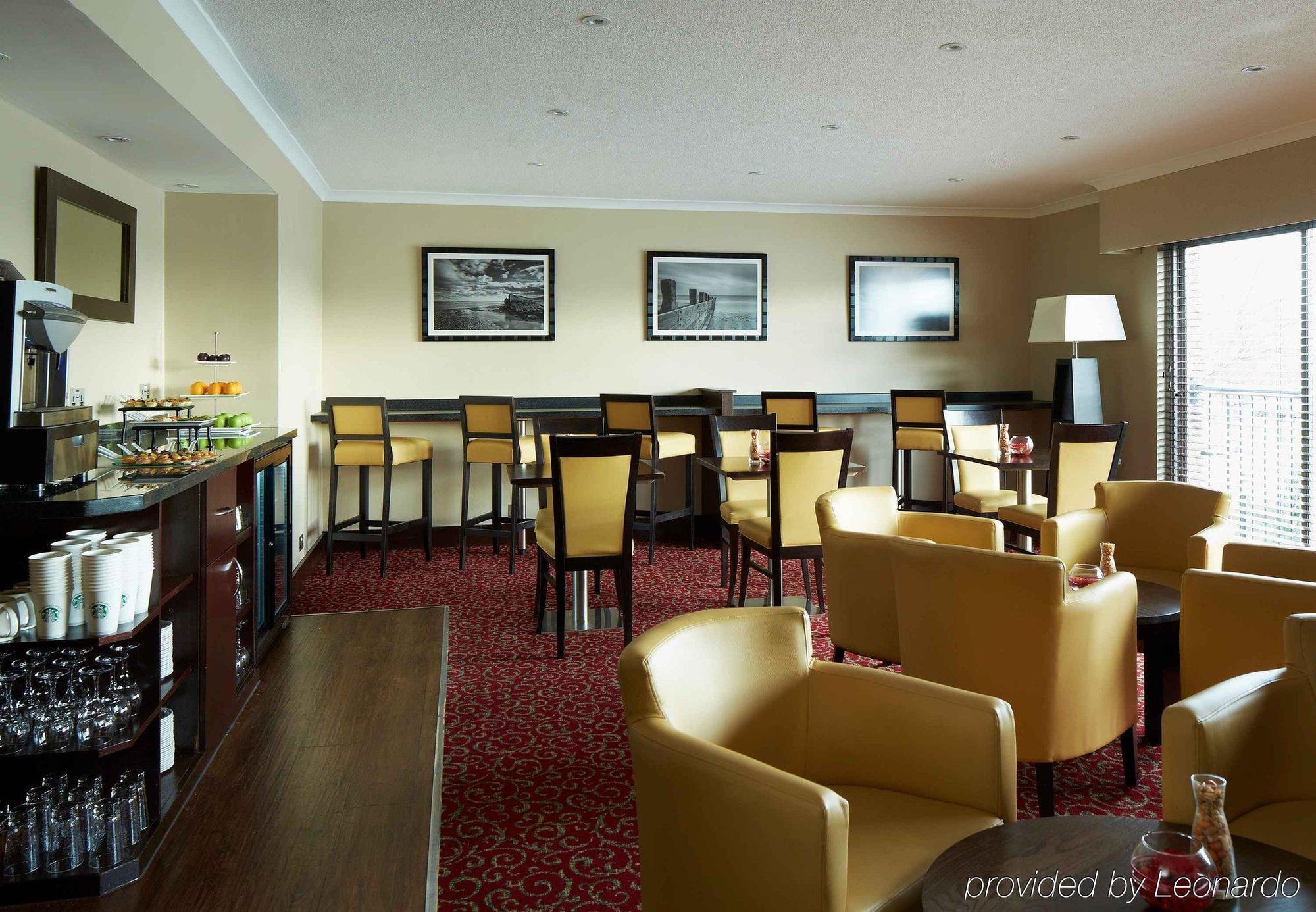 The Aberdeen Dyce Hotel Esterno foto