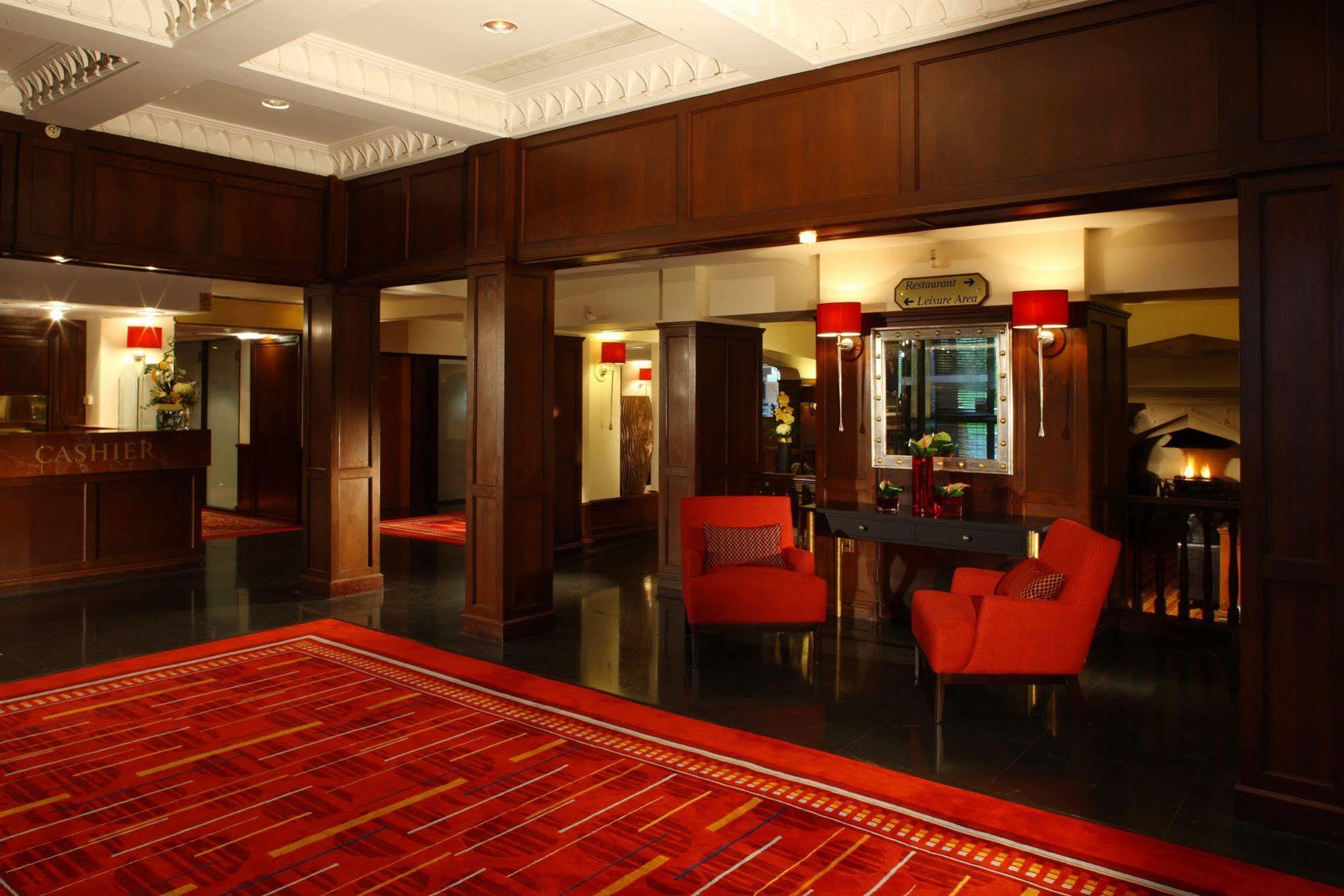 The Aberdeen Dyce Hotel Esterno foto