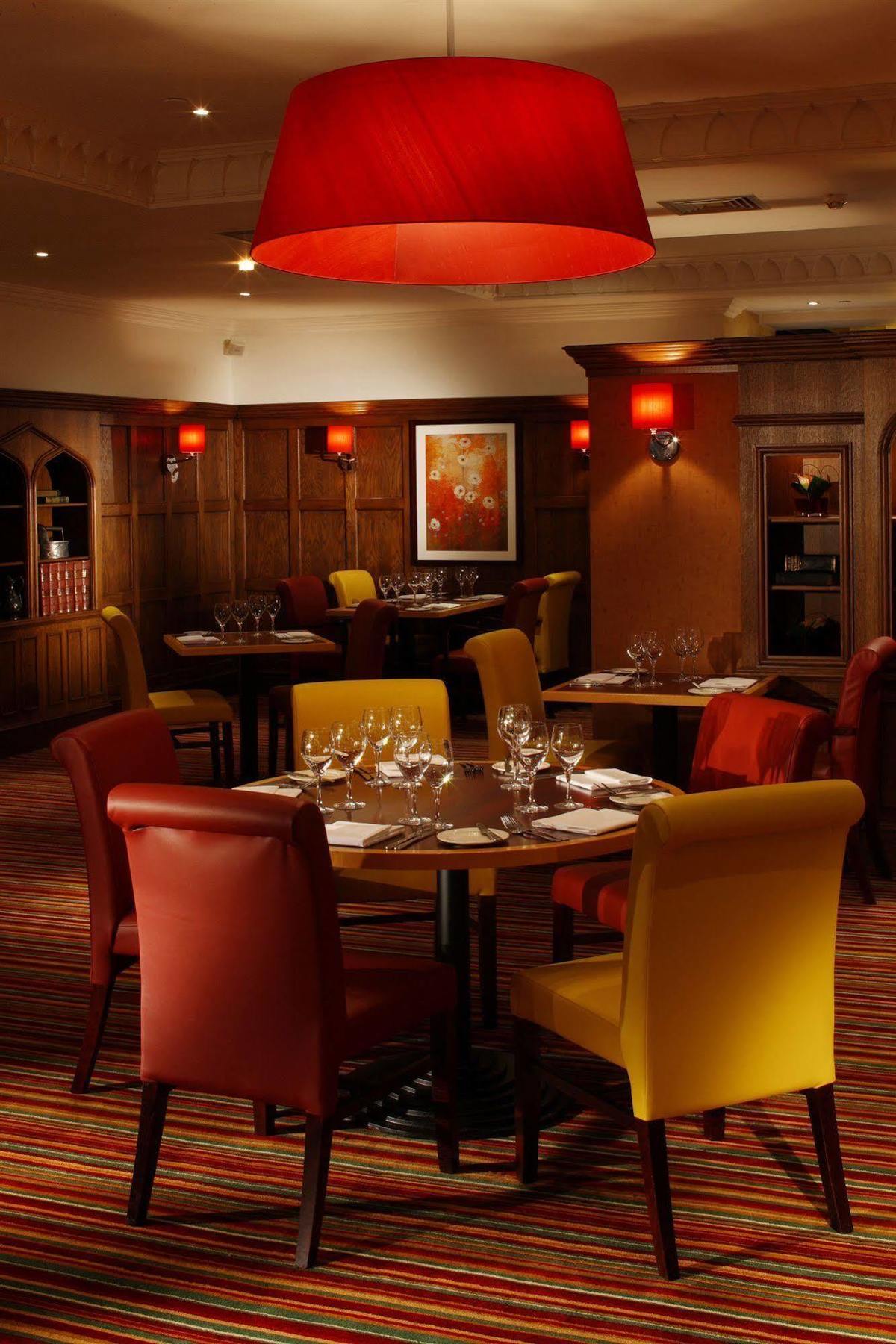 The Aberdeen Dyce Hotel Esterno foto