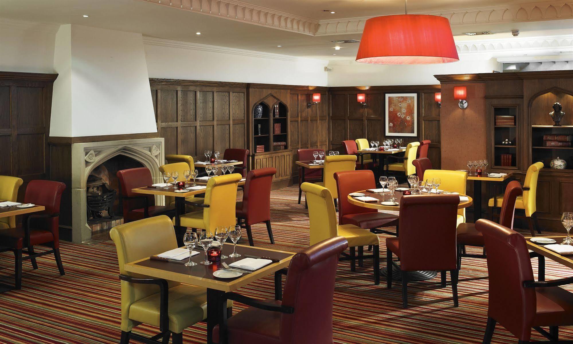 The Aberdeen Dyce Hotel Esterno foto