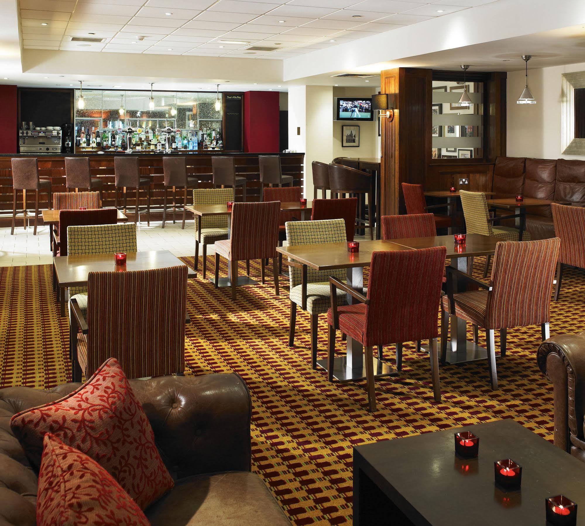 The Aberdeen Dyce Hotel Esterno foto