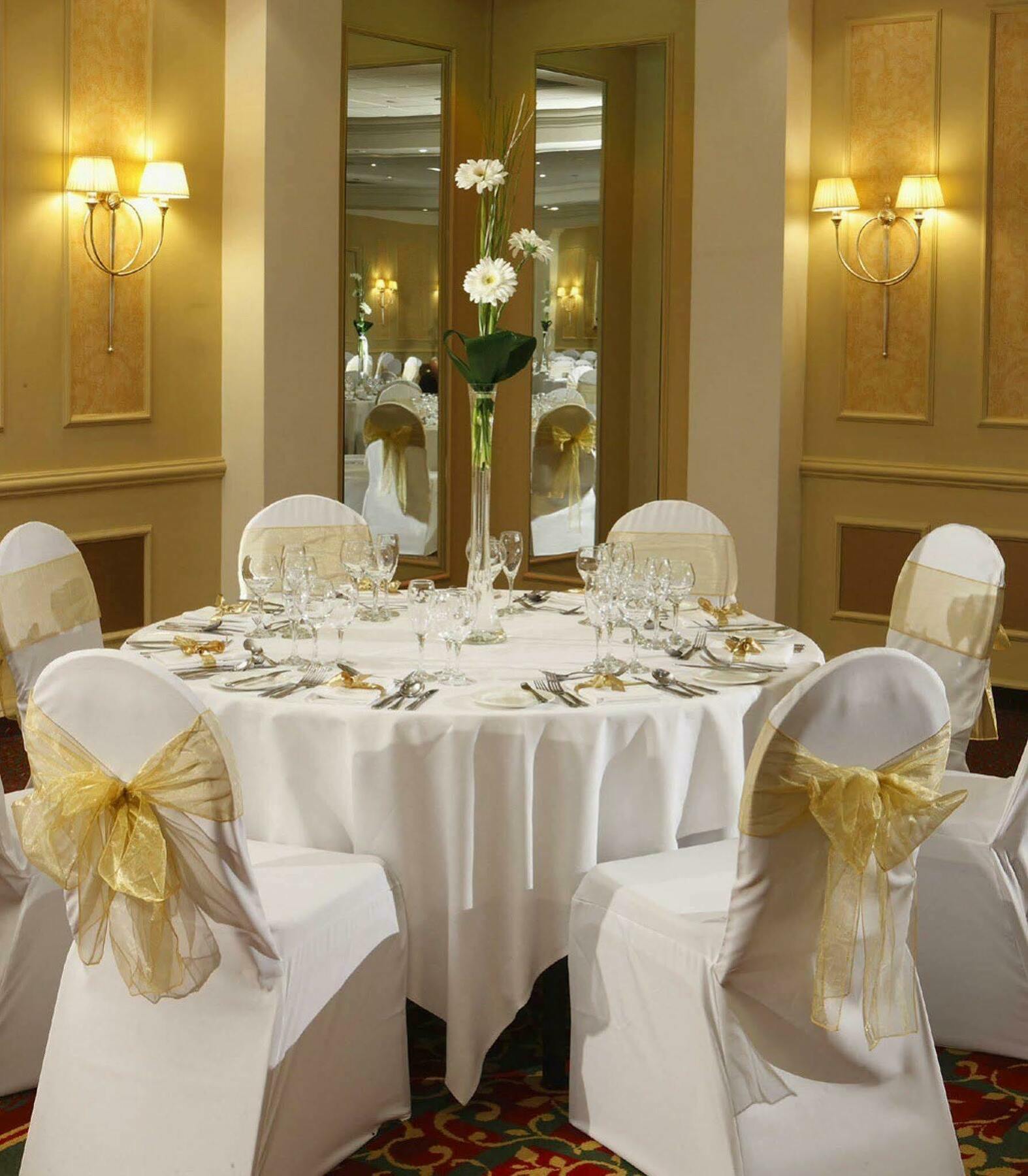 The Aberdeen Dyce Hotel Esterno foto